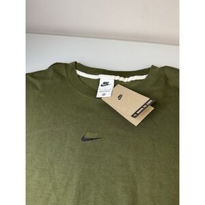 Mens Nike Sportswear Style Essentials Green Shirt Size XL New With Tags Pocket
